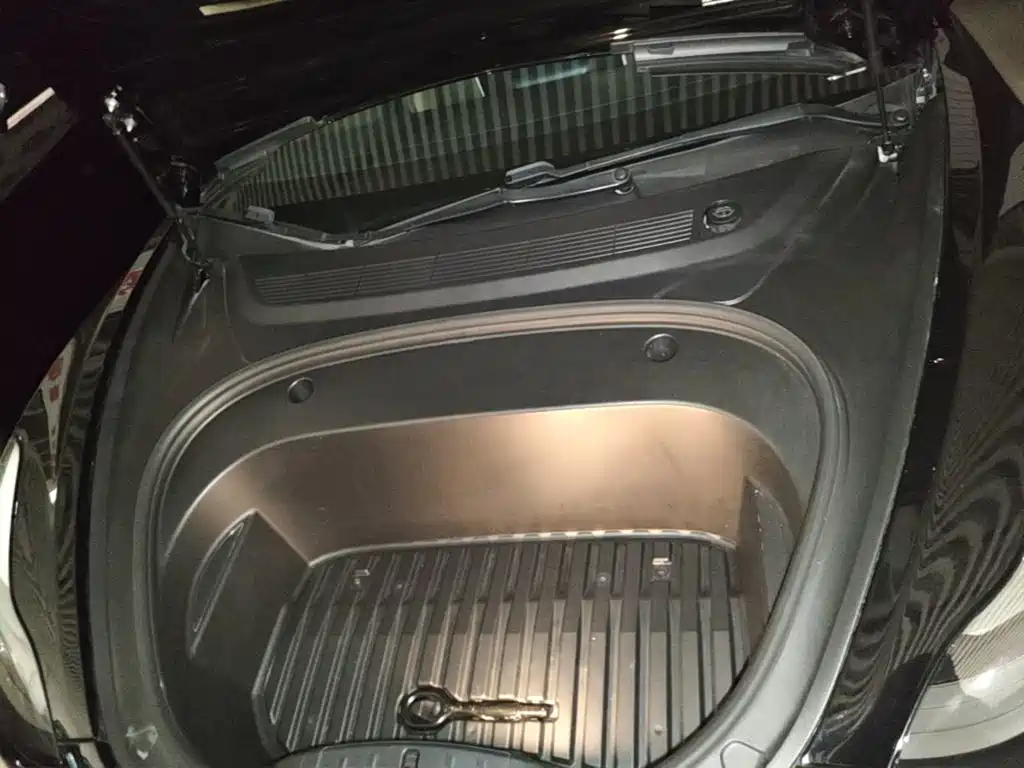 Фото 20 - Tesla Model 3
