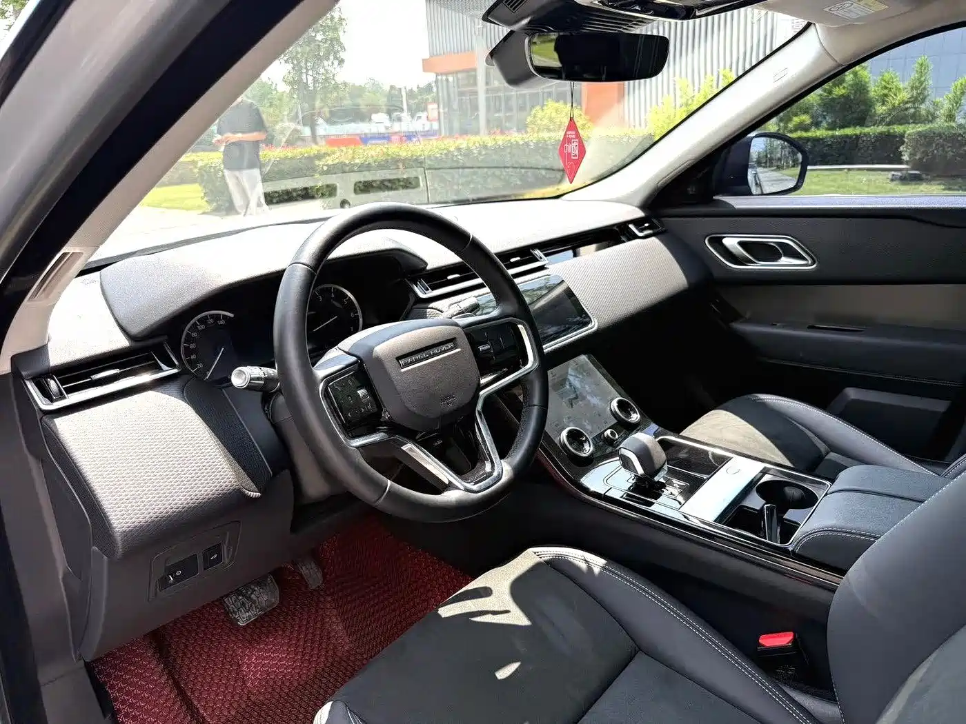 Фото 6 - Land Rover Range Rover Velar