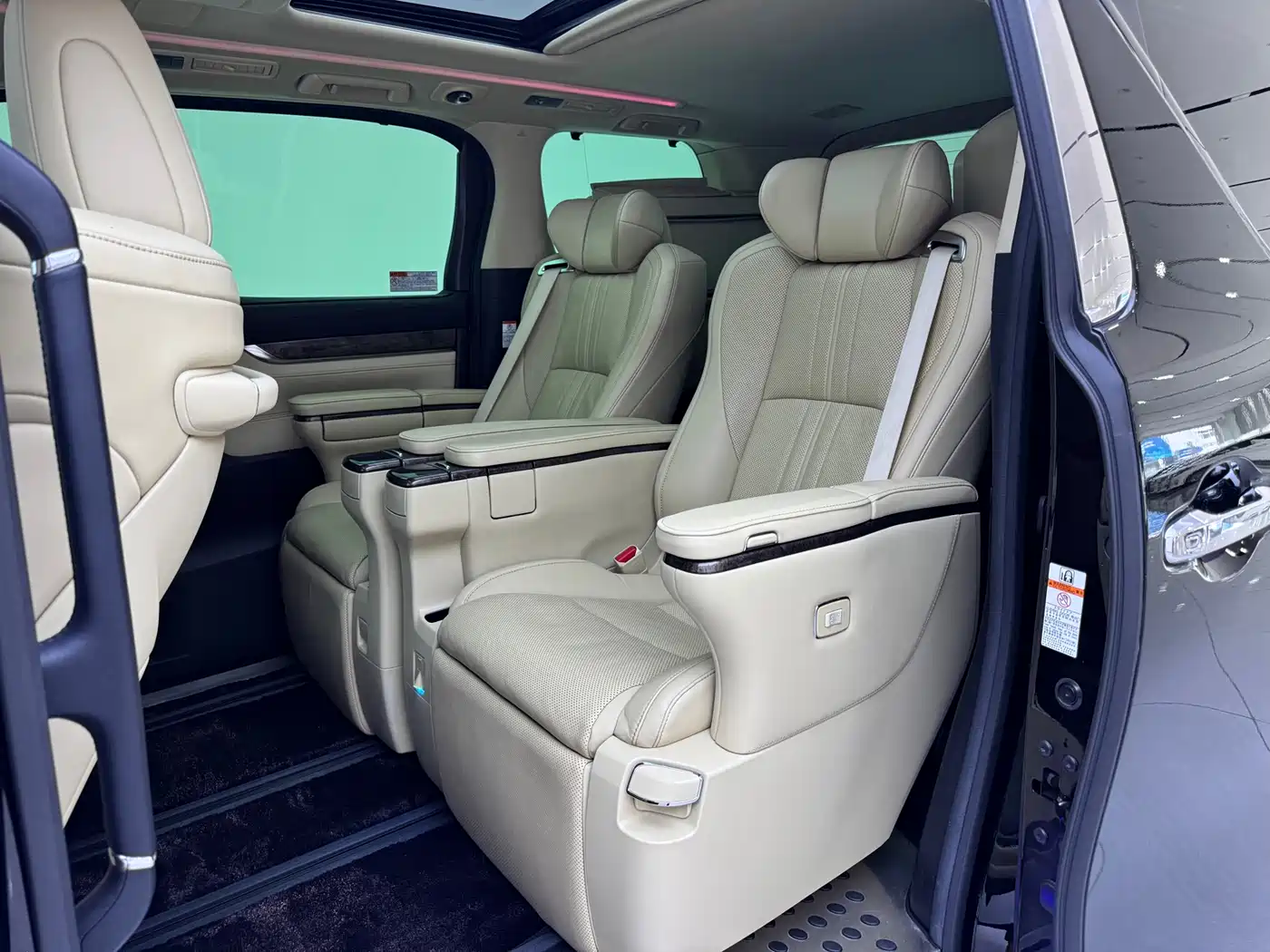 Toyota Vellfire 2021 Crown Hybrid 2.5L HV Premium Edition фото 5