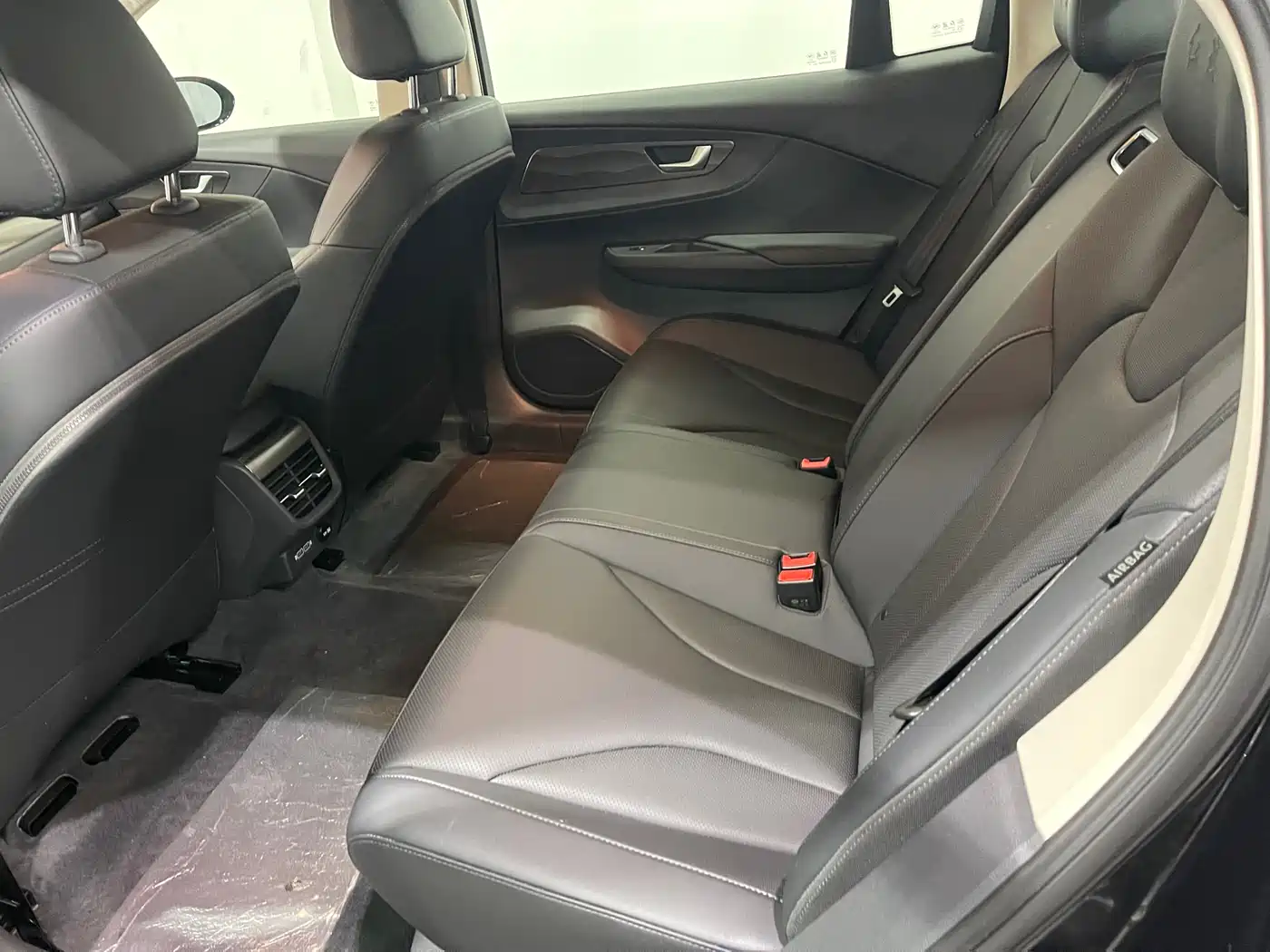 Hongqi E-QM5 2022 431km Charging Enjoyment Edition фото 5