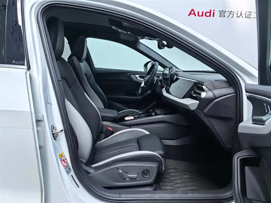 Photo 16 - Audi A5L