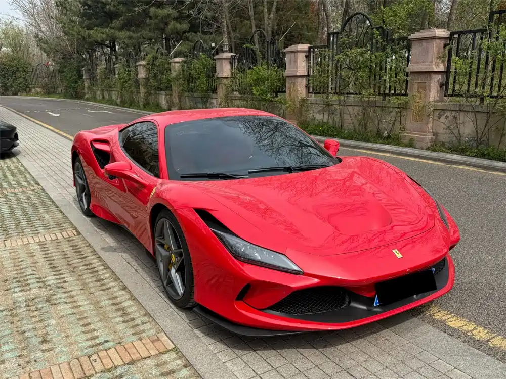 FERRARI F8