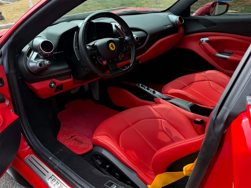 FERRARI F8
