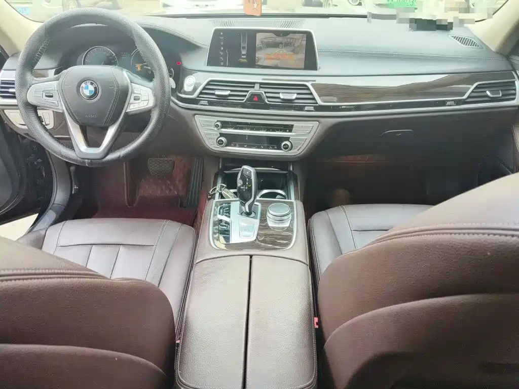 Photo 12 - BMW 7 Series