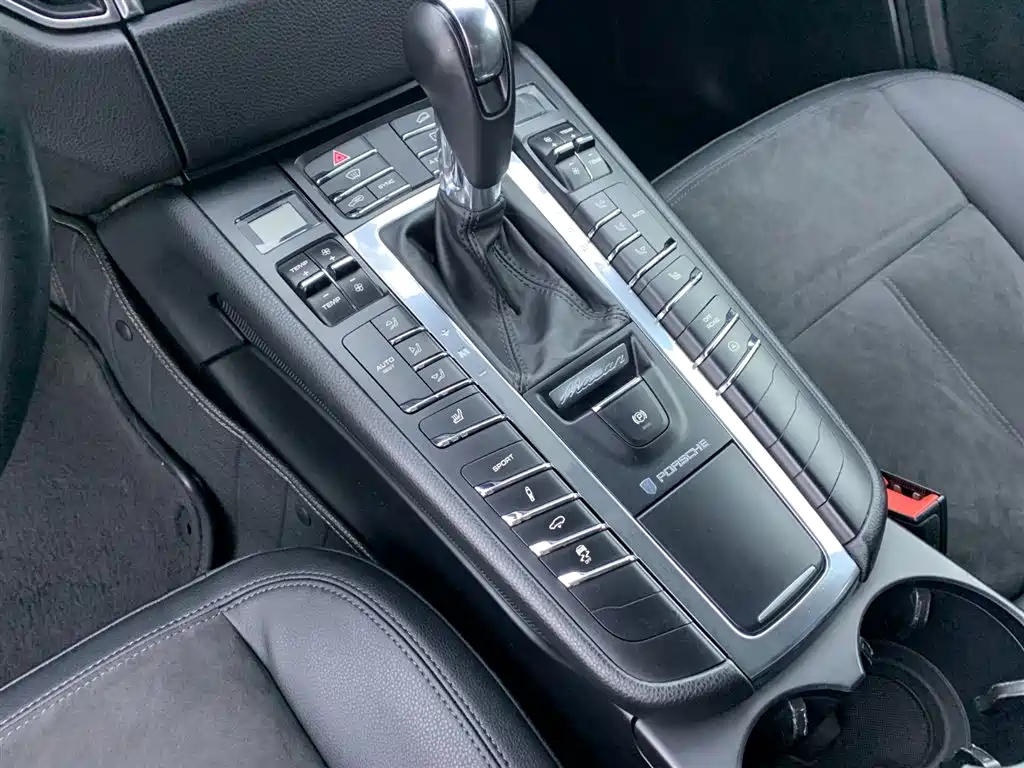 Porsche Macan 2016 Macan S 3.0T фото 21
