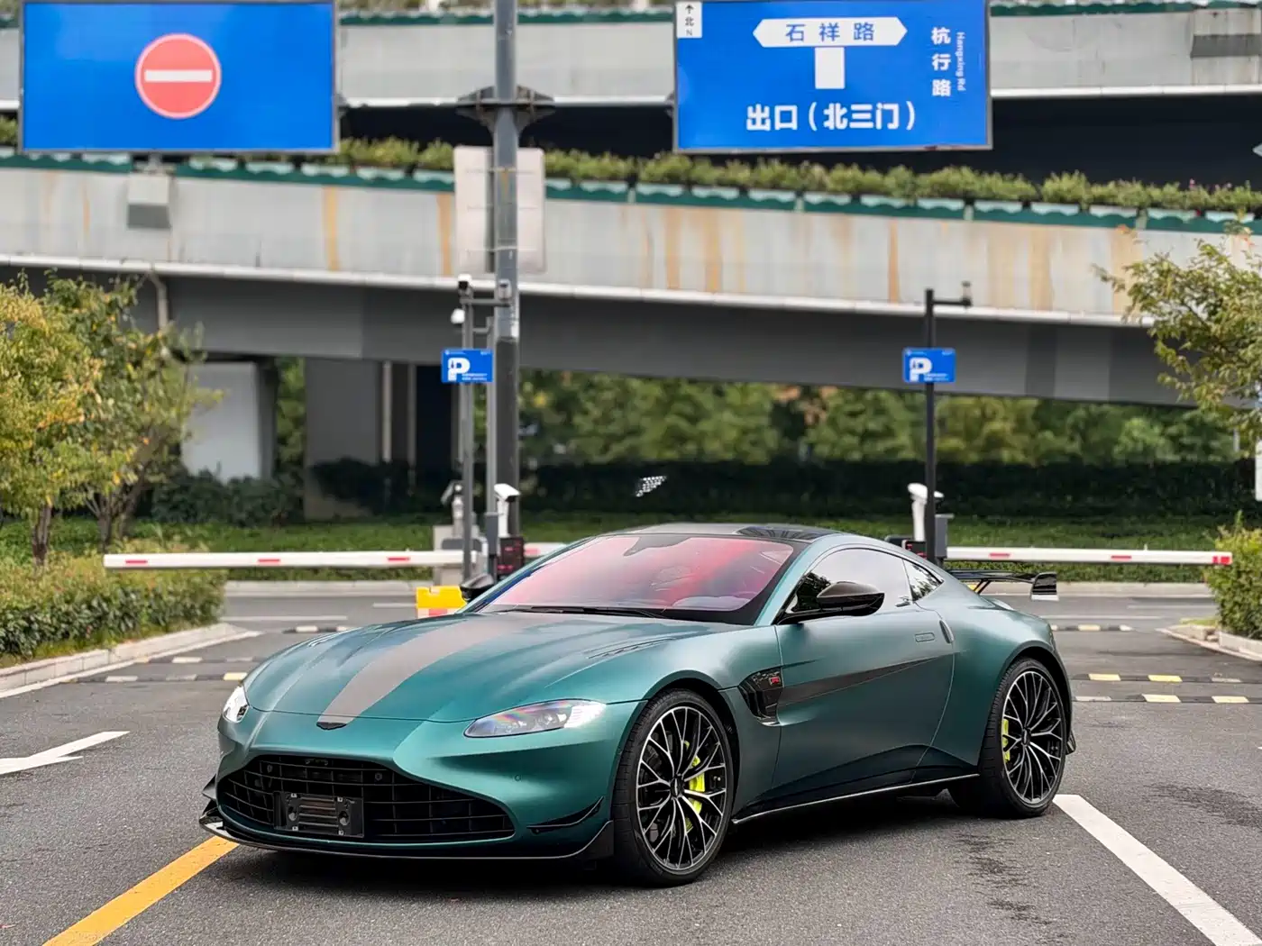 2025 Aston Martin Vantage