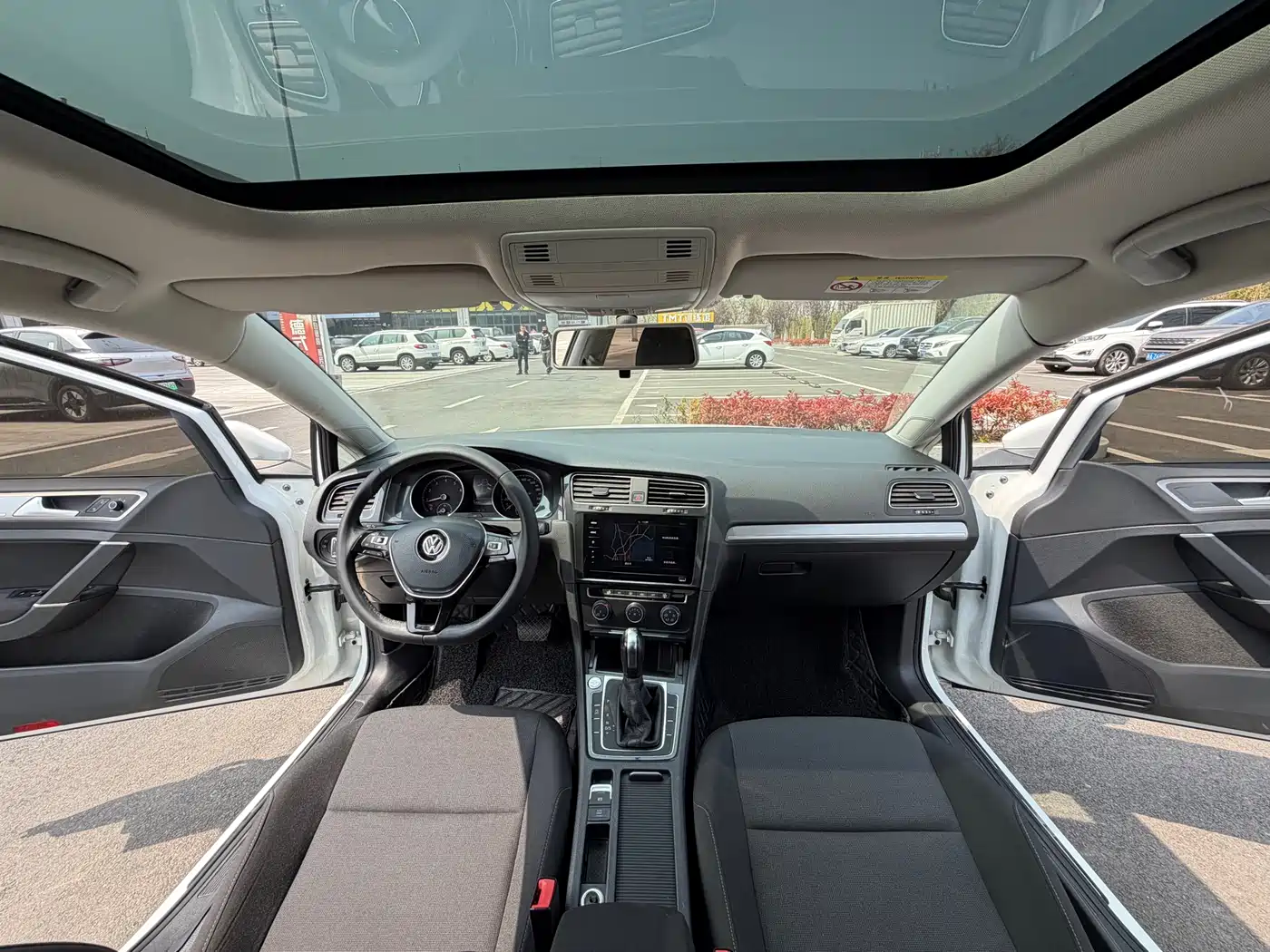 Volkswagen Golf 2020 Beloved Edition 200TSI DSG Comfort фото 6