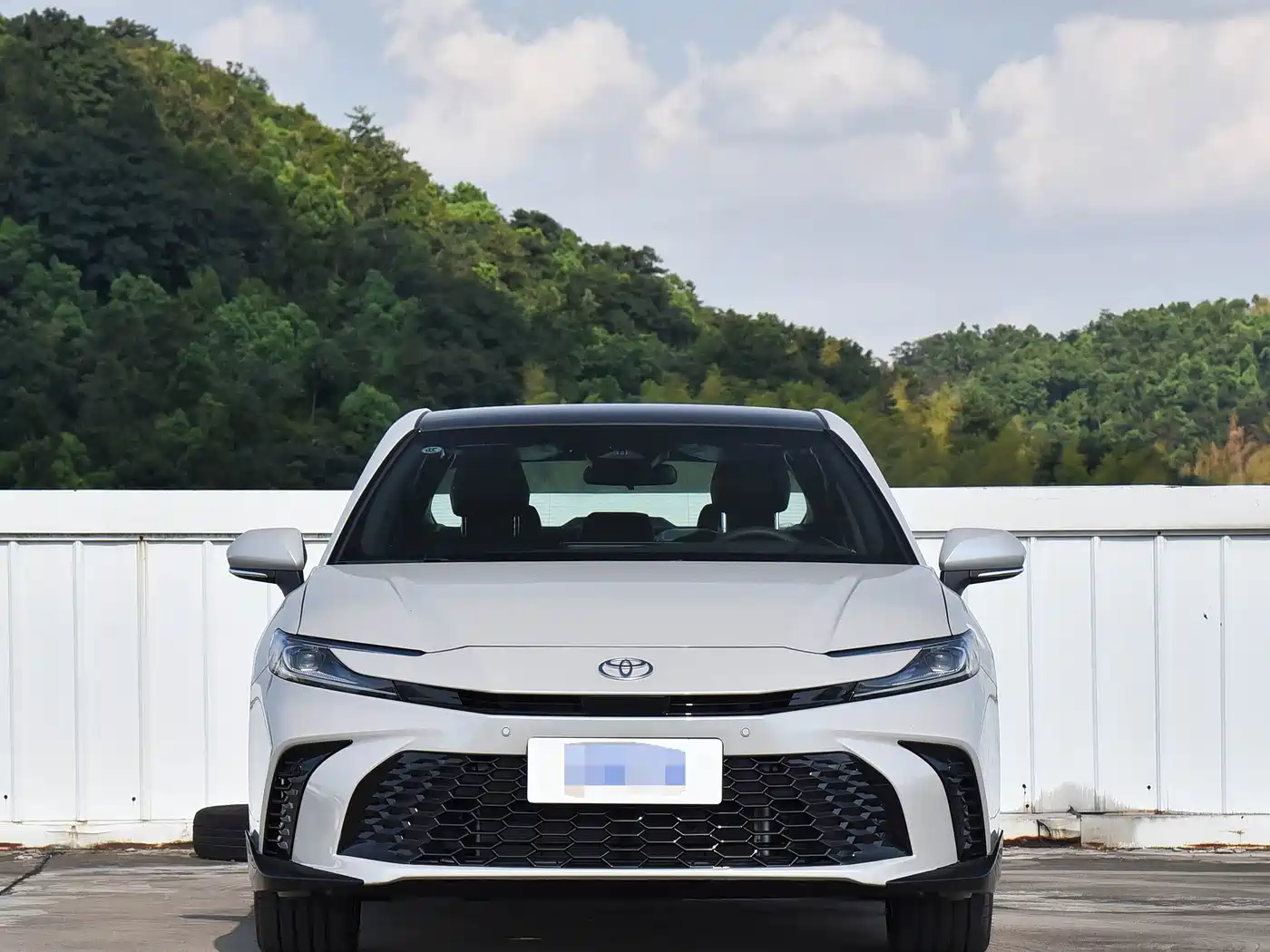 Фото 2 - Toyota Camry