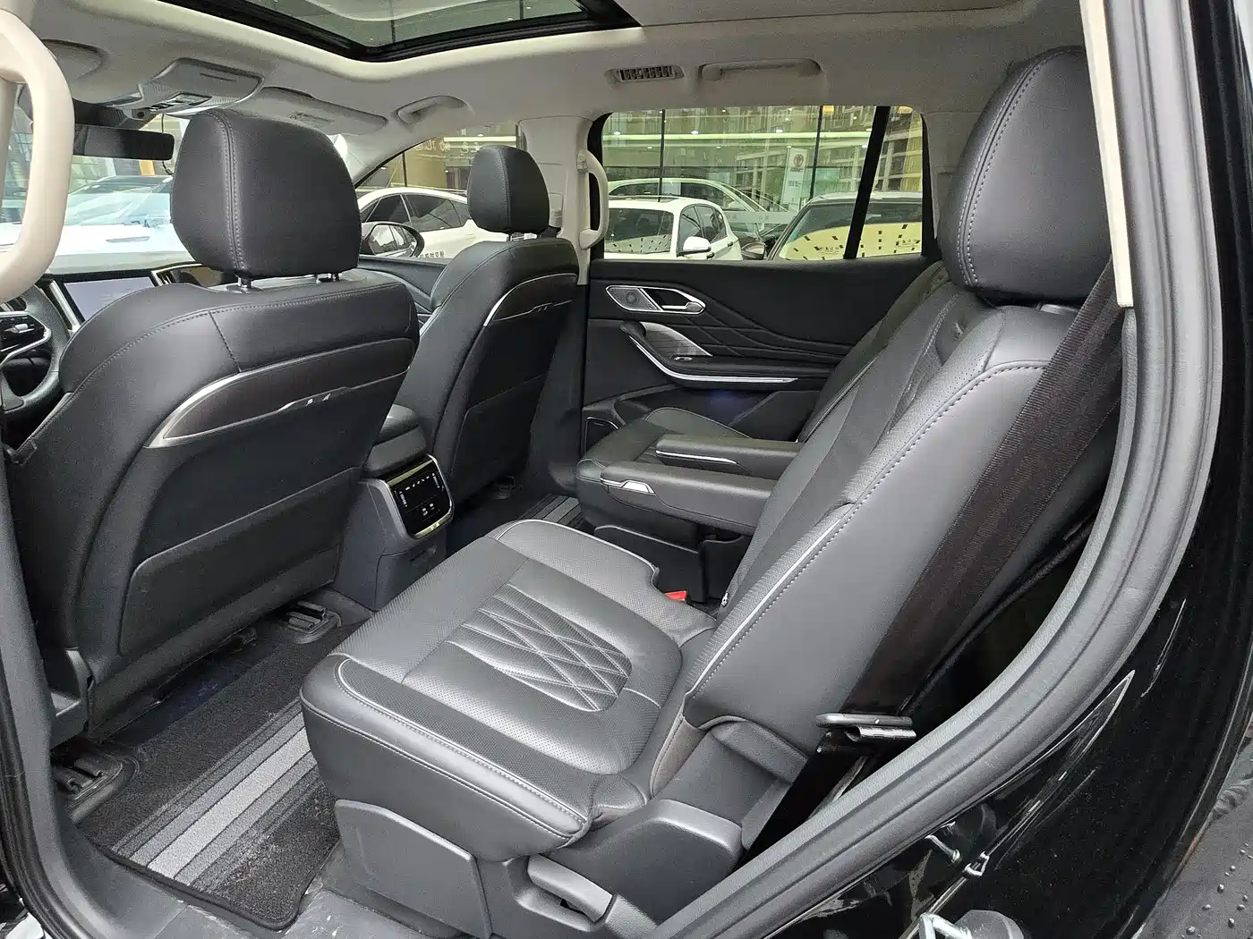 Hongqi HS7 PHEV 2024 2.0T PHEV AWD Flagship 6-Seater фото 9