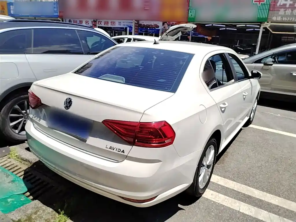 Volkswagen Lavida 2017 1.6L Automatic Comfort Edition фото 7