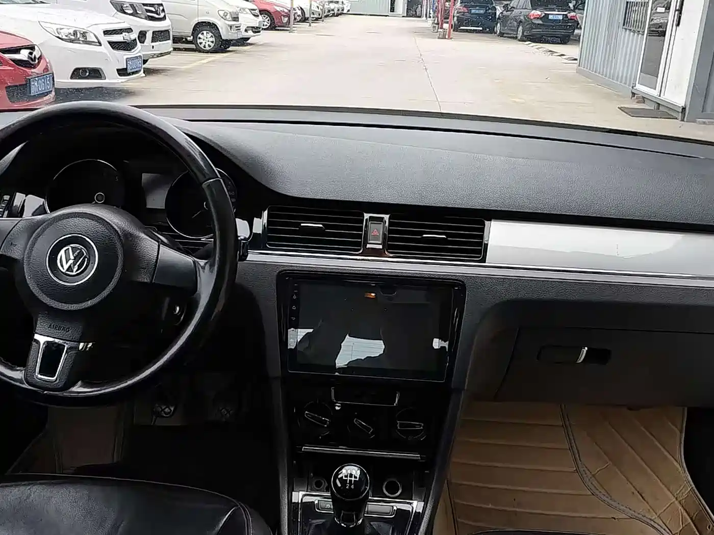 Volkswagen Bora 2013 1.6L Manual Comfort Model фото 8