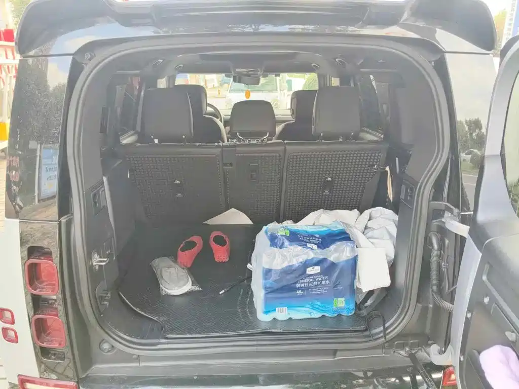 Photo 4 - Land Rover Defender