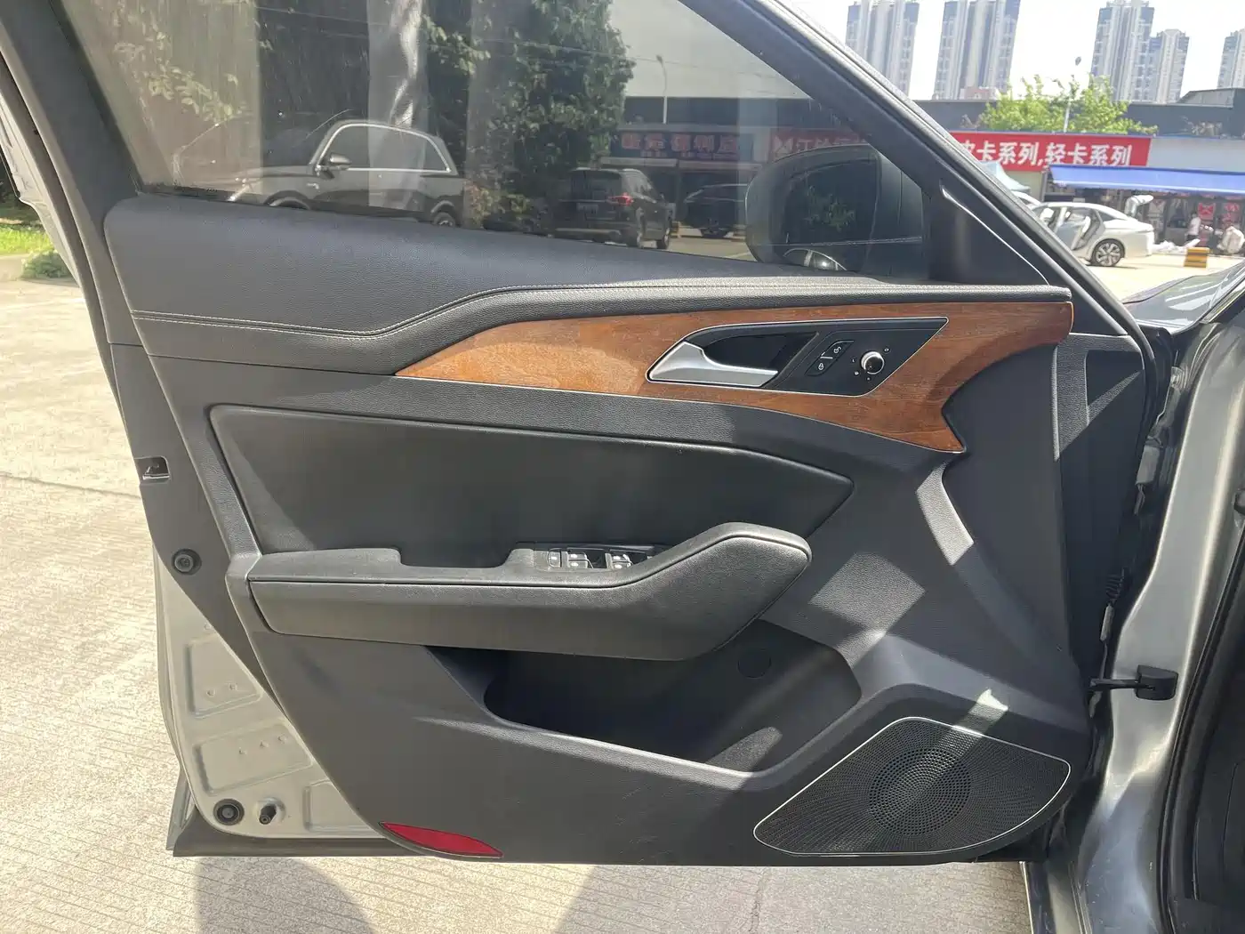 Hongqi H5 2018 30TD Smart Connected Royal Edition фото 5