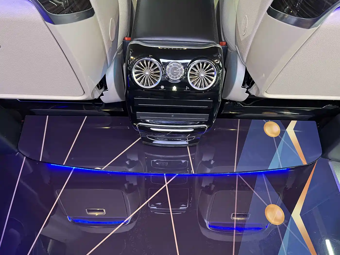Mercedes-Benz Vito 2023 2.0T Elite 7-Seater фото 11