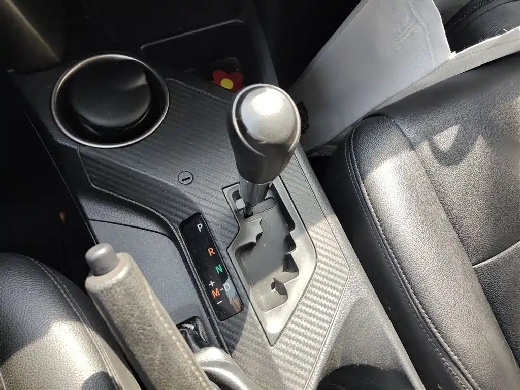 Toyota RAV4 Rongfang 2015 2.0L CVT 2WD Trend Edition фото 7