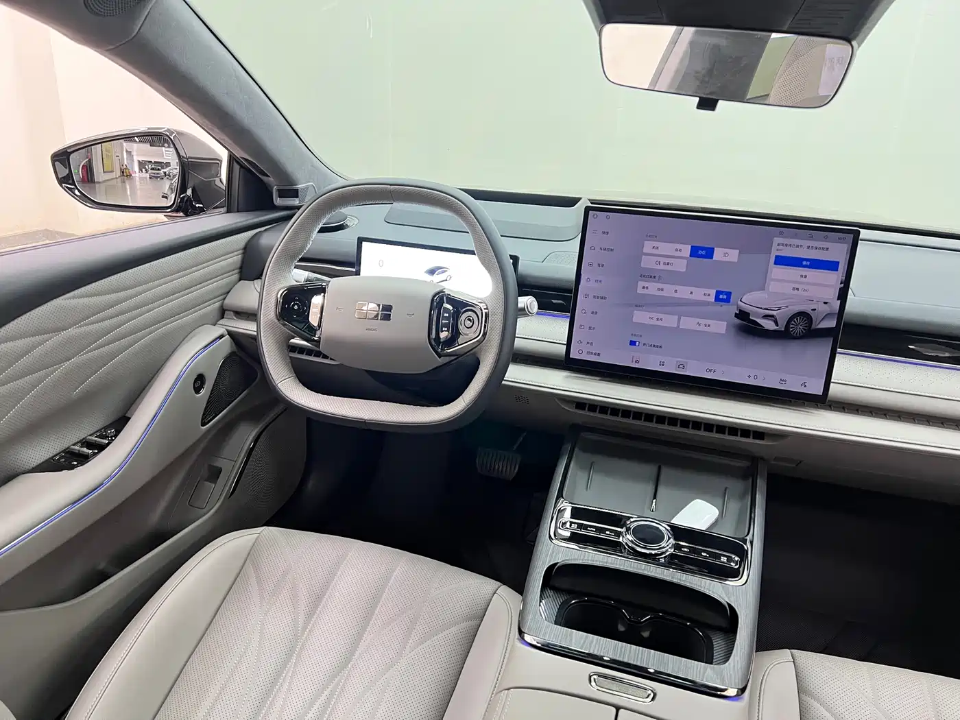 Geely Galaxy Galaxy Xingyao 8 2025 Model 130km EM-i Flagship Edition фото 22