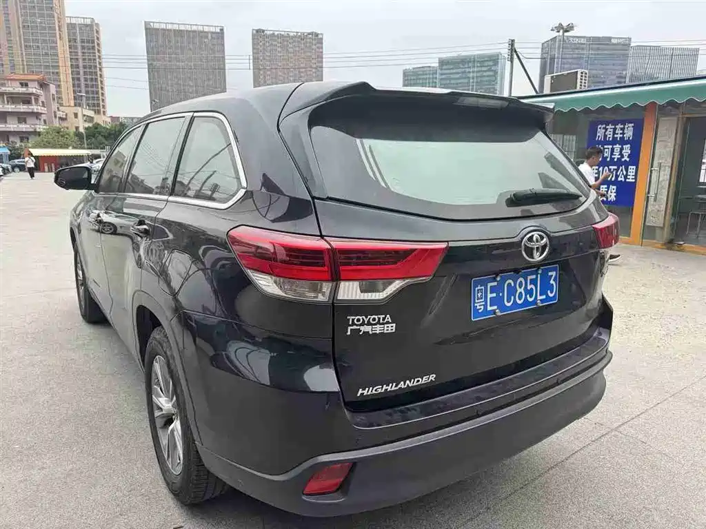 TOYOTA HIGHLANDER