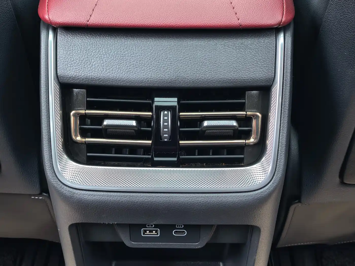 Hongqi H5 2024 1.5T DCT Smart Connect Flag Rhythm Edition фото 8