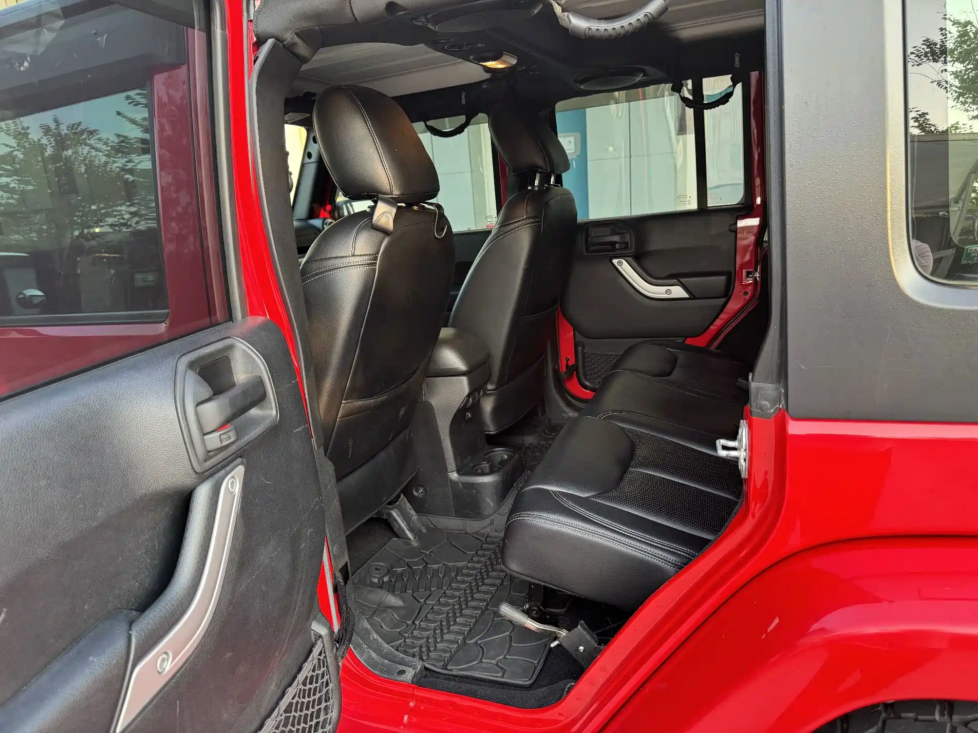 Photo 8 - Jeep Wrangler