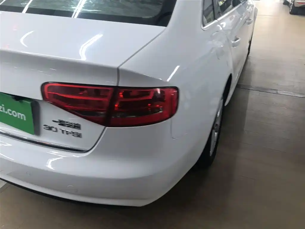 Audi A4L 2015 30 TFSI Auto Comfort фото 8