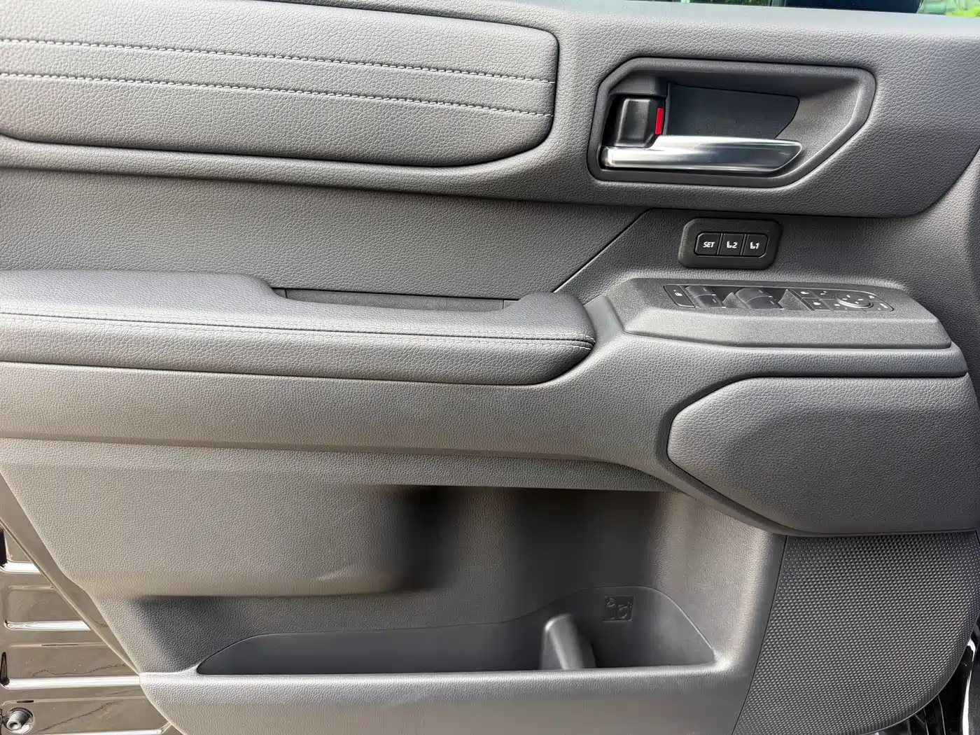 Toyota Prado 2025 2.4T Flagship VX Edition 5-Seater фото 9