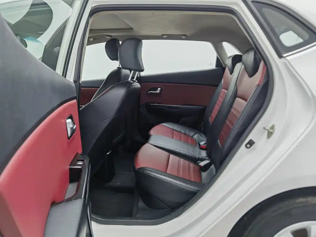 Photo 15 - Kia K2