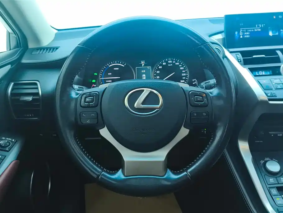 Lexus NX 2015 300h FWD Luxury фото 15