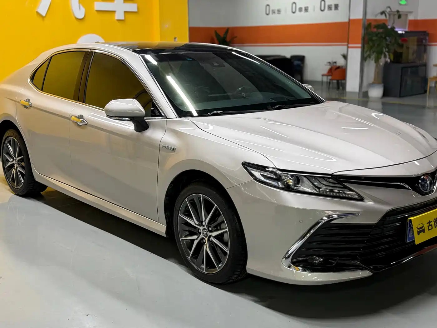 Toyota Camry 2021 Hybrid 2.5HG Luxury Edition фото 3