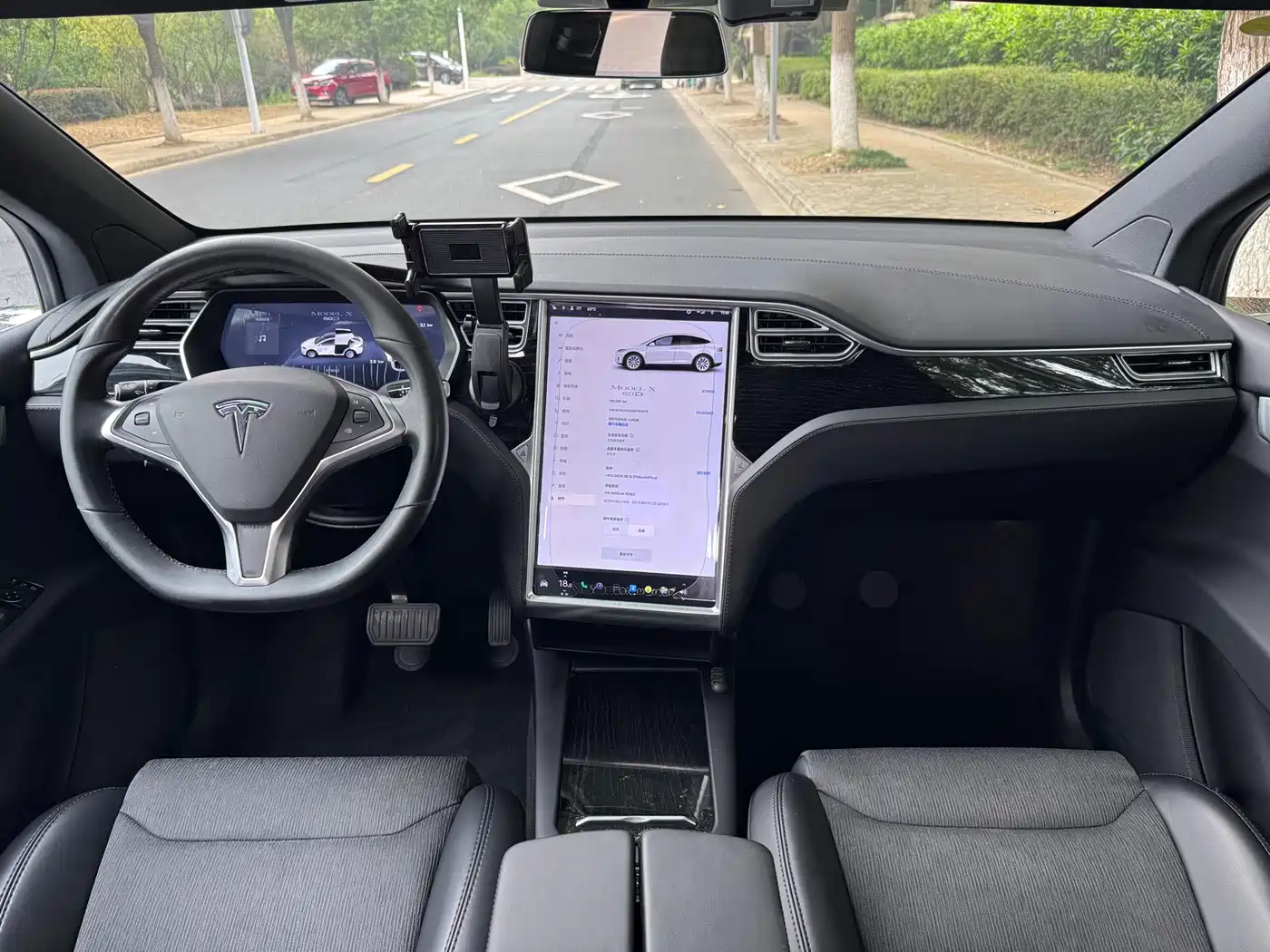 Photo 12 - Tesla Model X