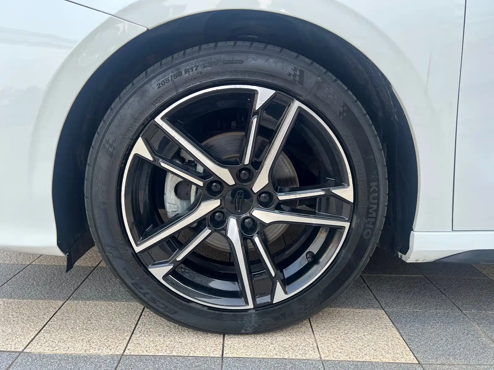 Фото 6 - Geely Binrui