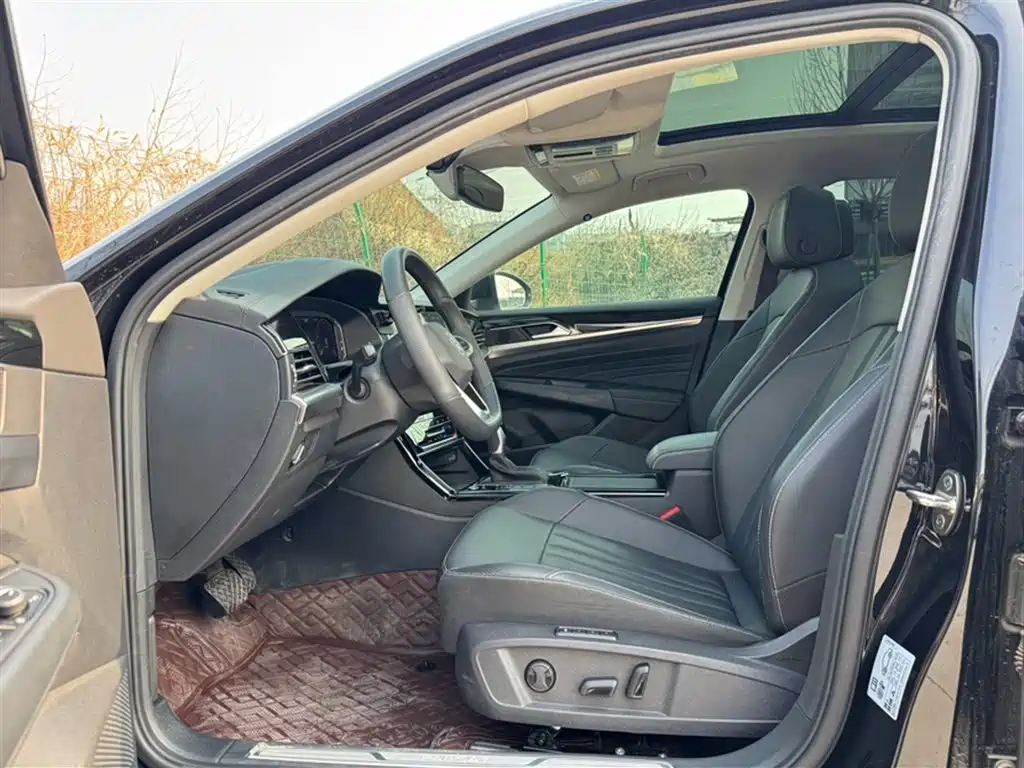 Volkswagen Passat 2025 Outstanding 380TSI Dragon Glory Edition фото 12