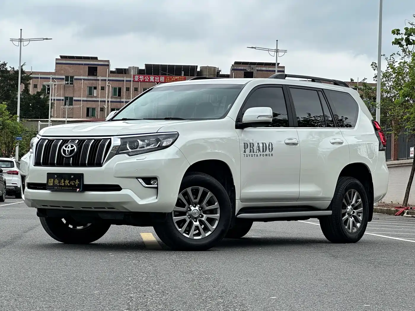 Toyota Prado 2018 3.5L Automatic TX-L NAVI Rear-mounted Spare Tire