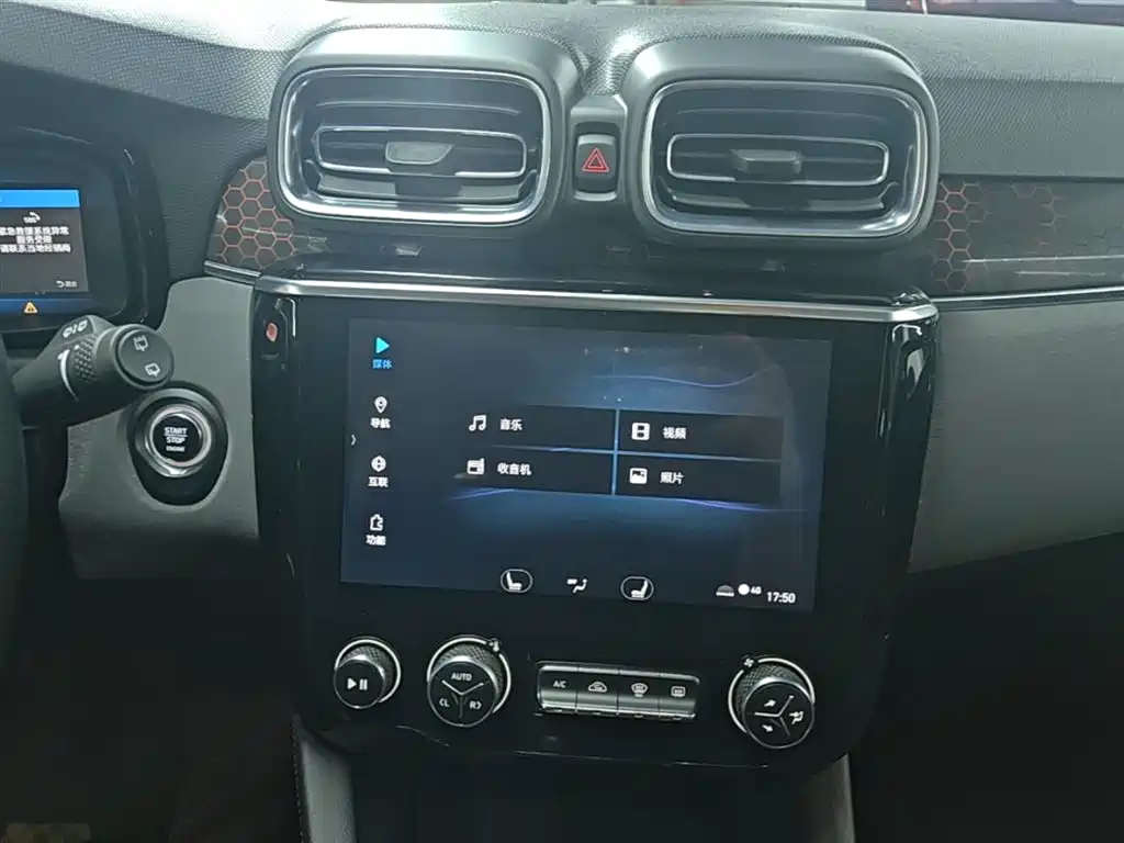 Lynk & Co 02 2018 1.5T DCT 2WD Power Edition China V фото 13