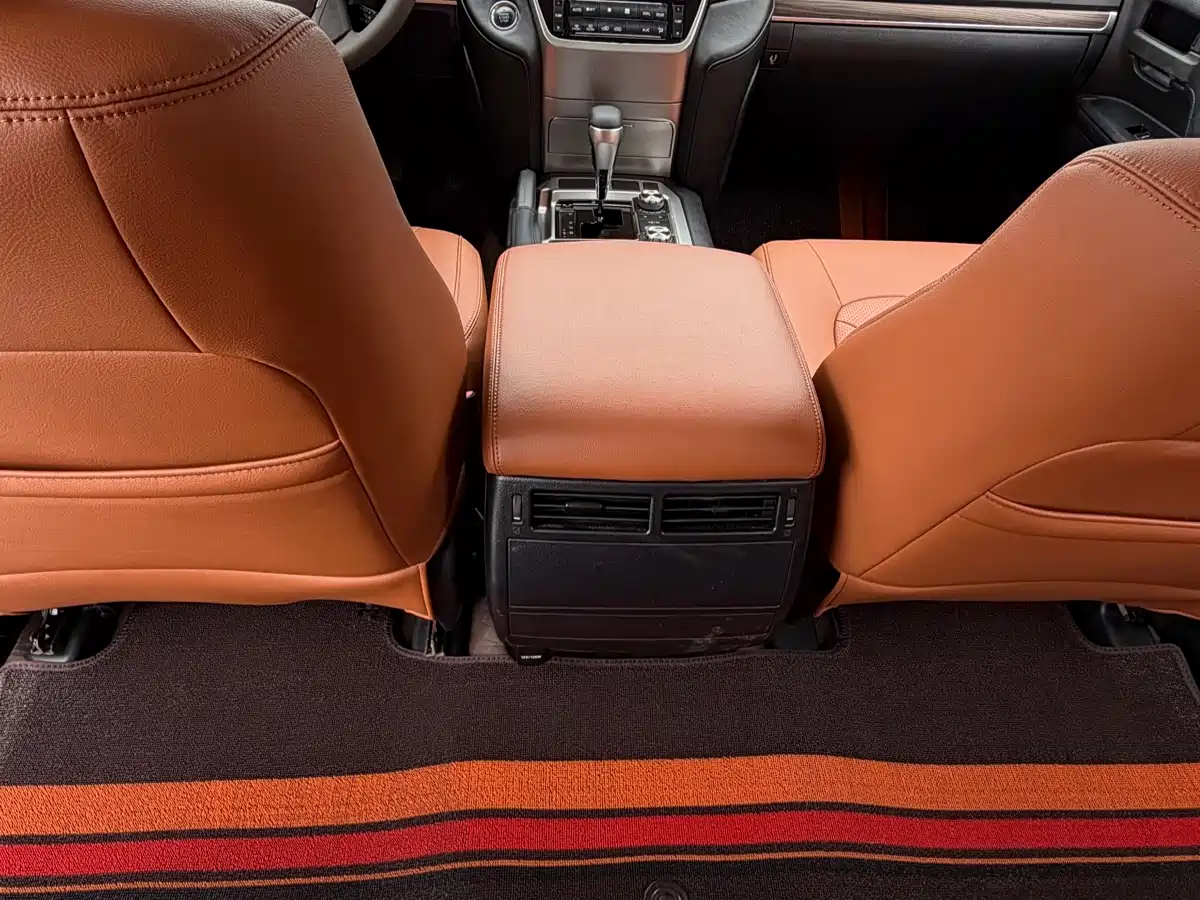 Toyota Land Cruiser (Import) 2015 4.0L V6 Middle East Low Configuration Edition фото 9