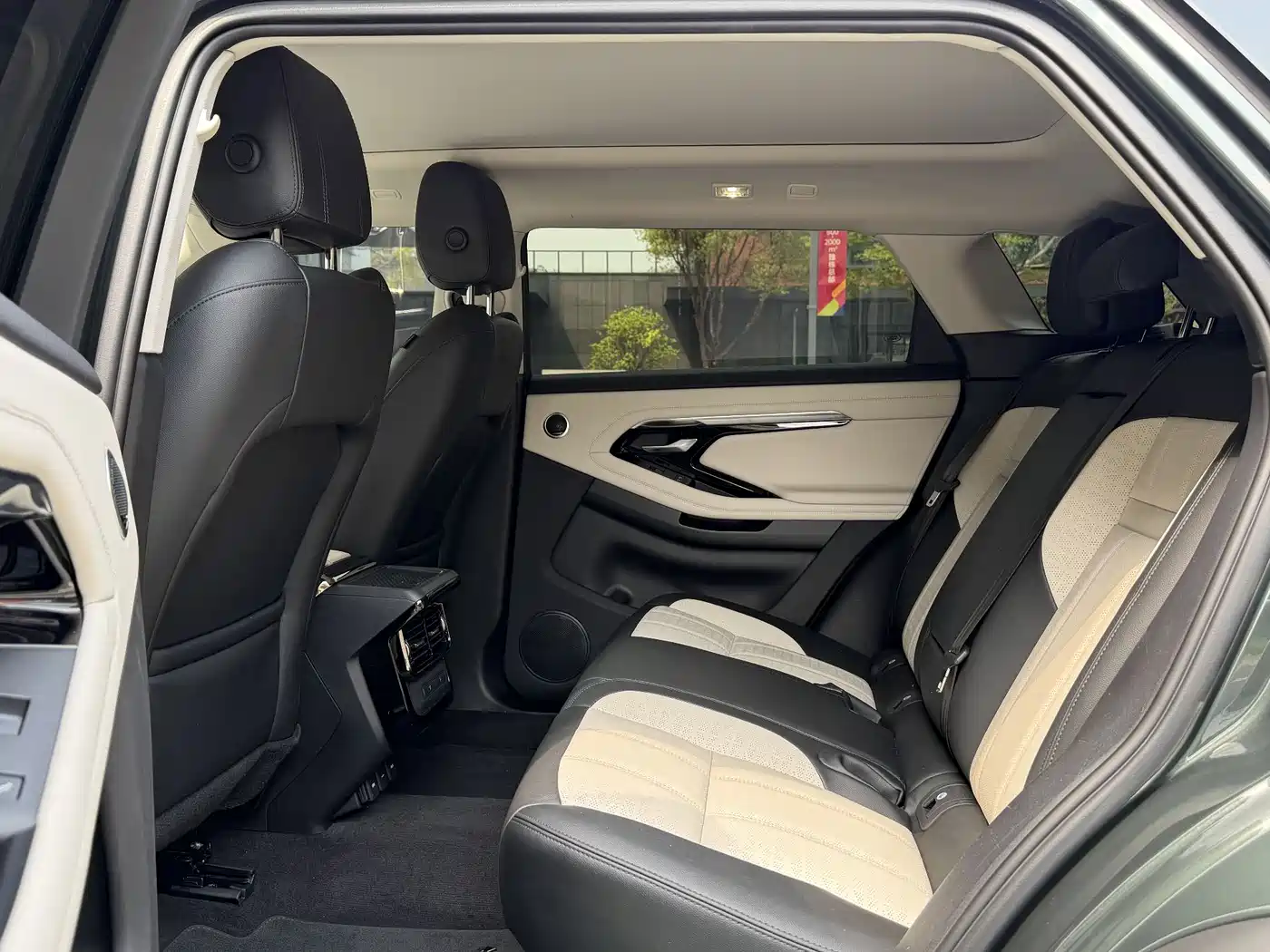 Land Rover Range Rover Evoque 2021 Range Rover Evoque L 249PS R-Dynamic First Edition Launch Edition фото 14
