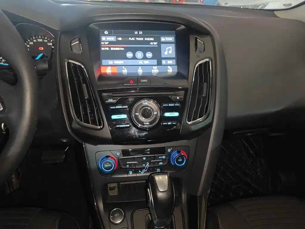 Фото 9 - Ford Focus