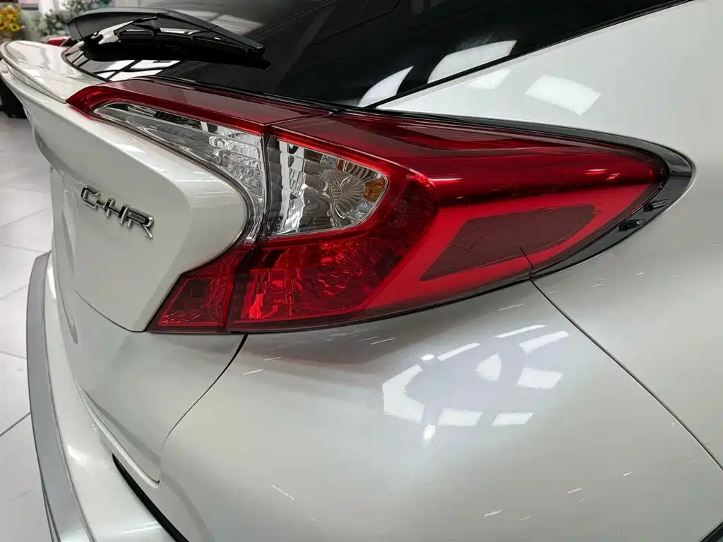 Toyota C-HR 2018 2.0L Cool Run Leader Edition China V фото 15