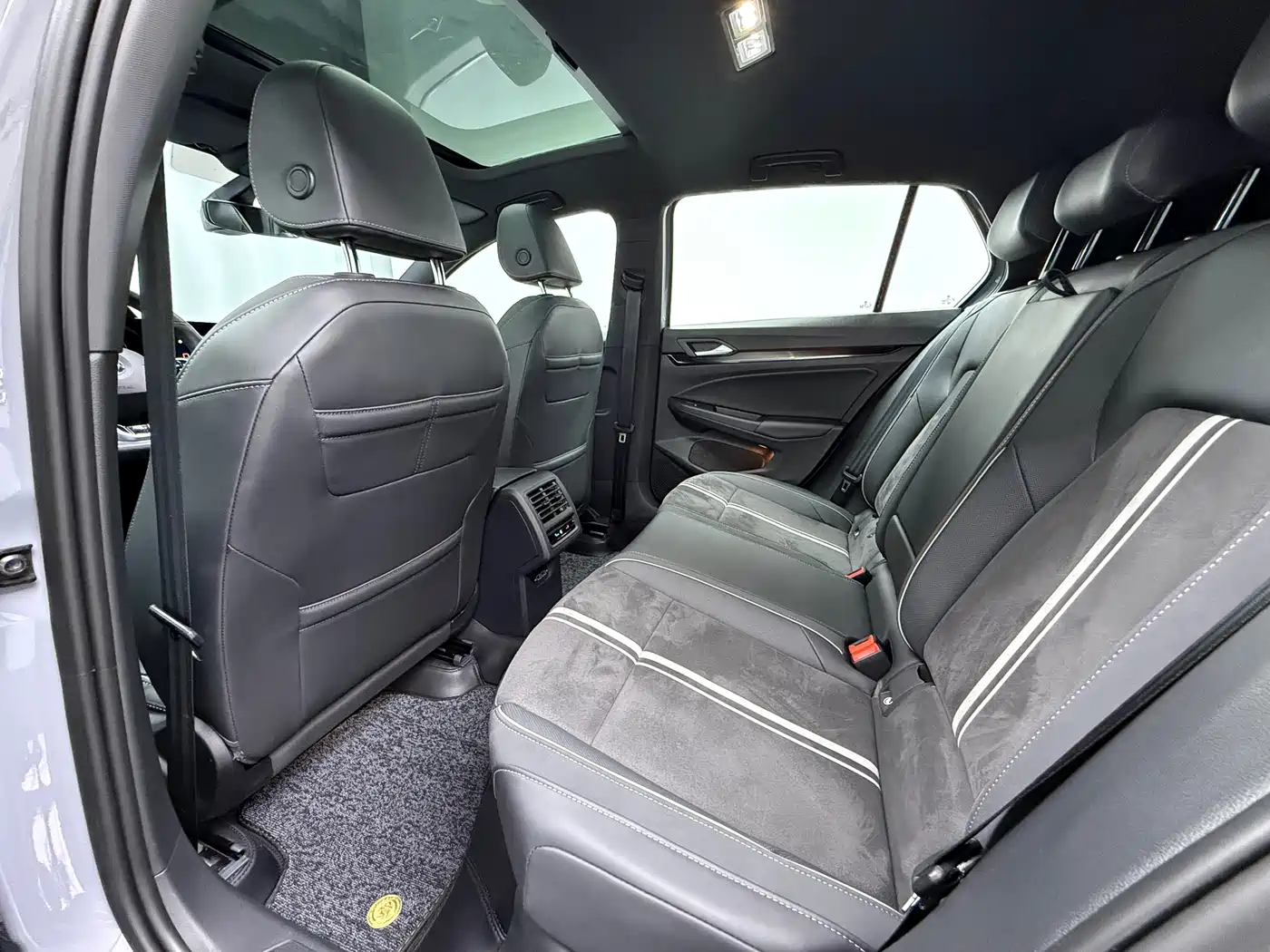 Volkswagen Golf 2023 Model 280TSI DSG R-Line фото 11