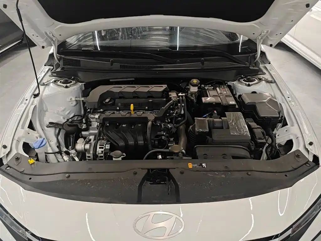 Hyundai Elantra 2023 1.5L CVT GLX Elite Edition фото 16