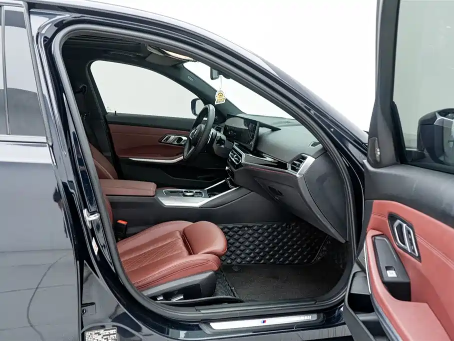 BMW 3 Series 2023 330i M Sport Shadow Edition фото 15