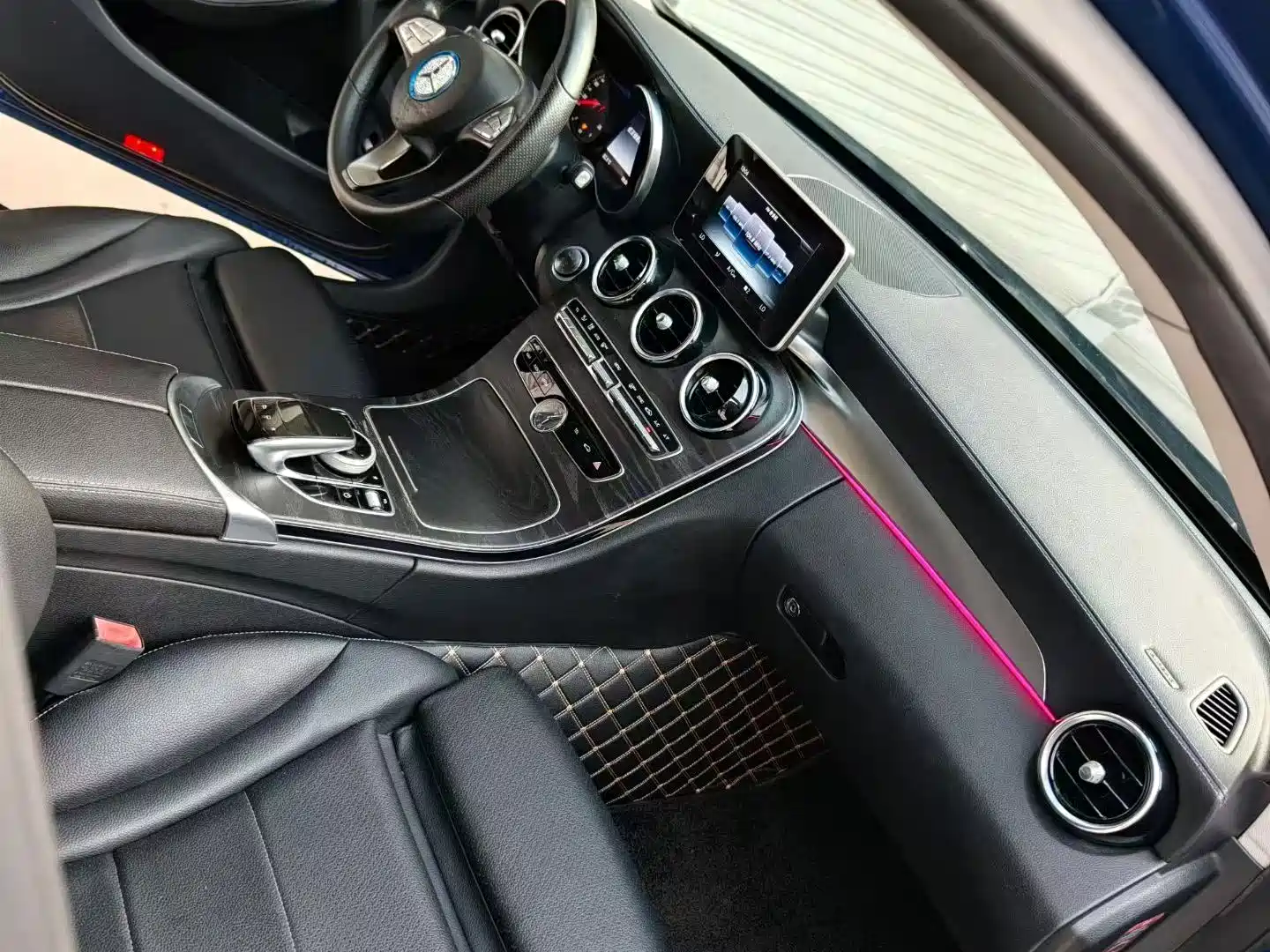 Фото 4 - Mercedes-Benz C-Class