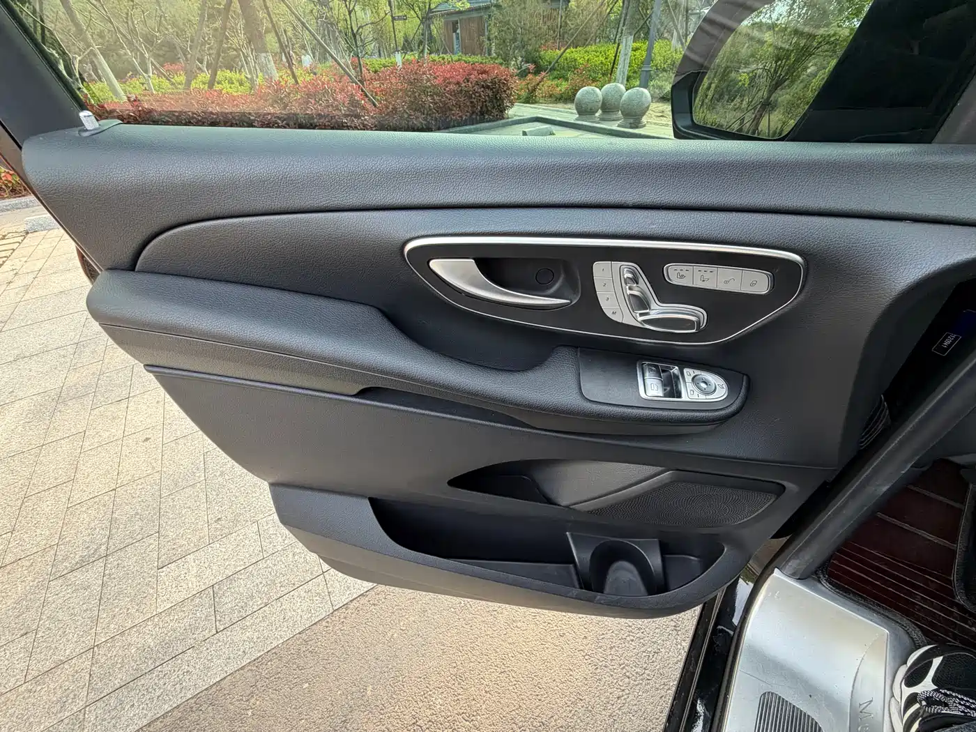 Mercedes-Benz V-Class 2021 V 260 L Long Wheelbase Premium Edition фото 9