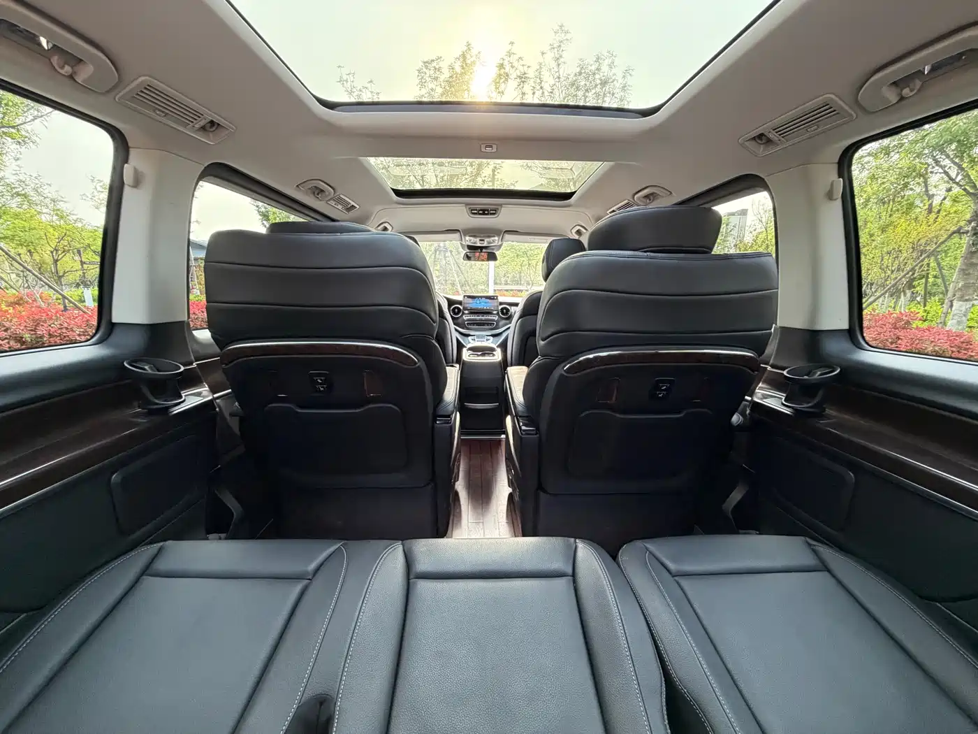 Mercedes-Benz V-Class 2021 V 260 L Long Wheelbase Premium Edition фото 26