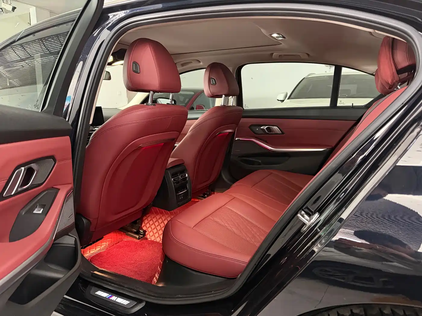 BMW 3 Series 2023 325Li M Sport Black Night Package фото 6