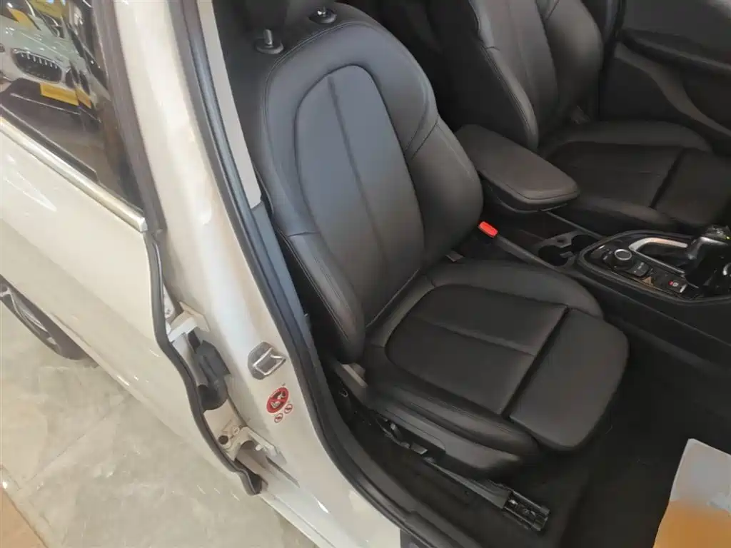 BMW 2 Series Touring 2016 218i Sport Design Package фото 19