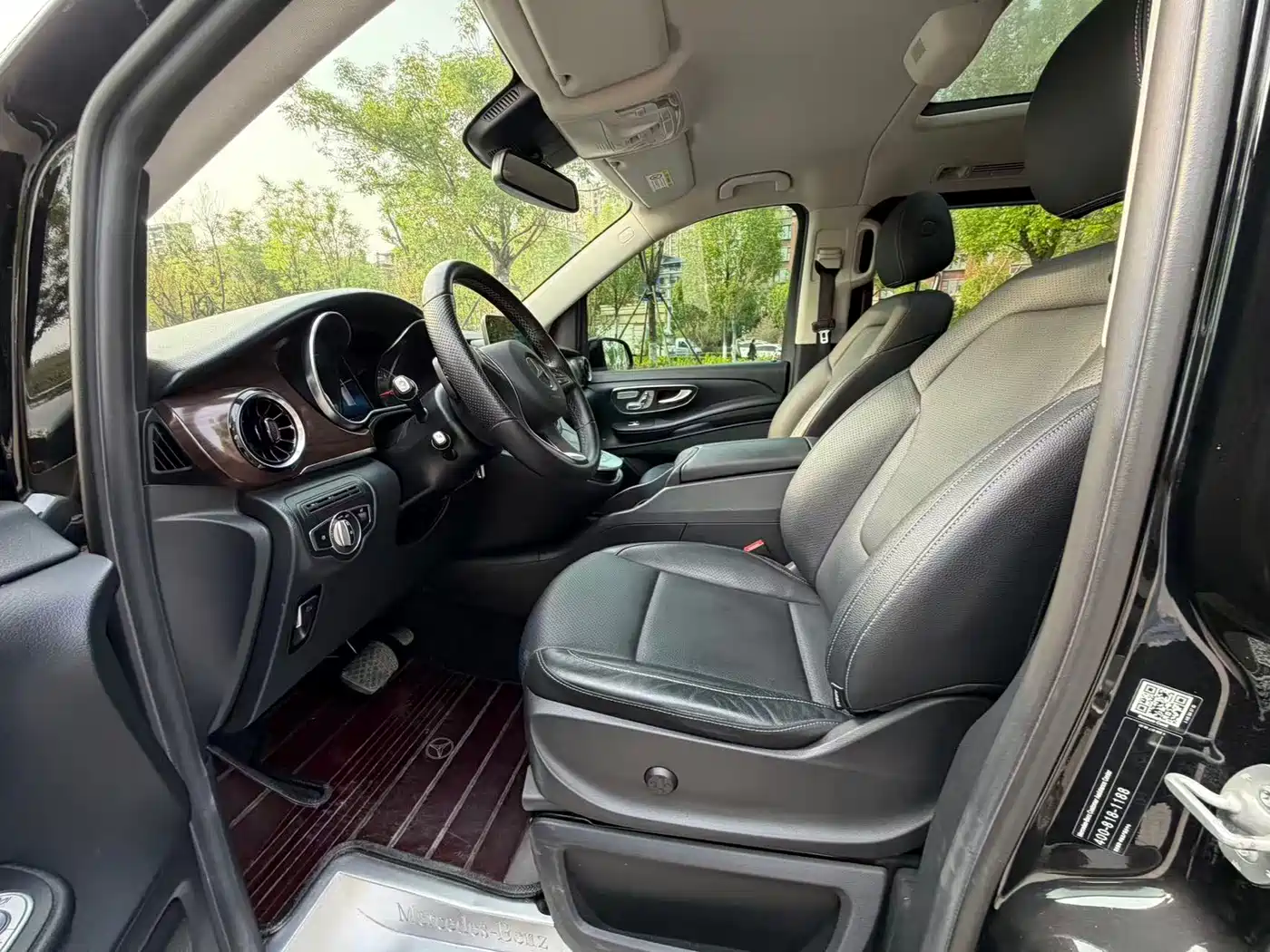 Mercedes-Benz V-Class 2021 V 260 L Long Wheelbase Premium Edition фото 10