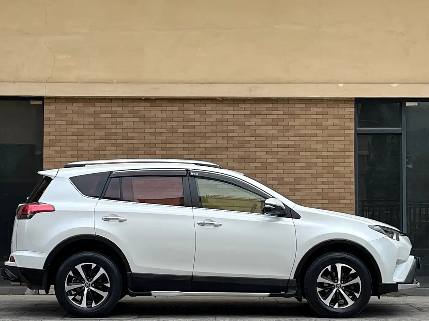 Toyota RAV4 Rongfang 2016 2.0L CVT 2WD Trend (China V) фото 8
