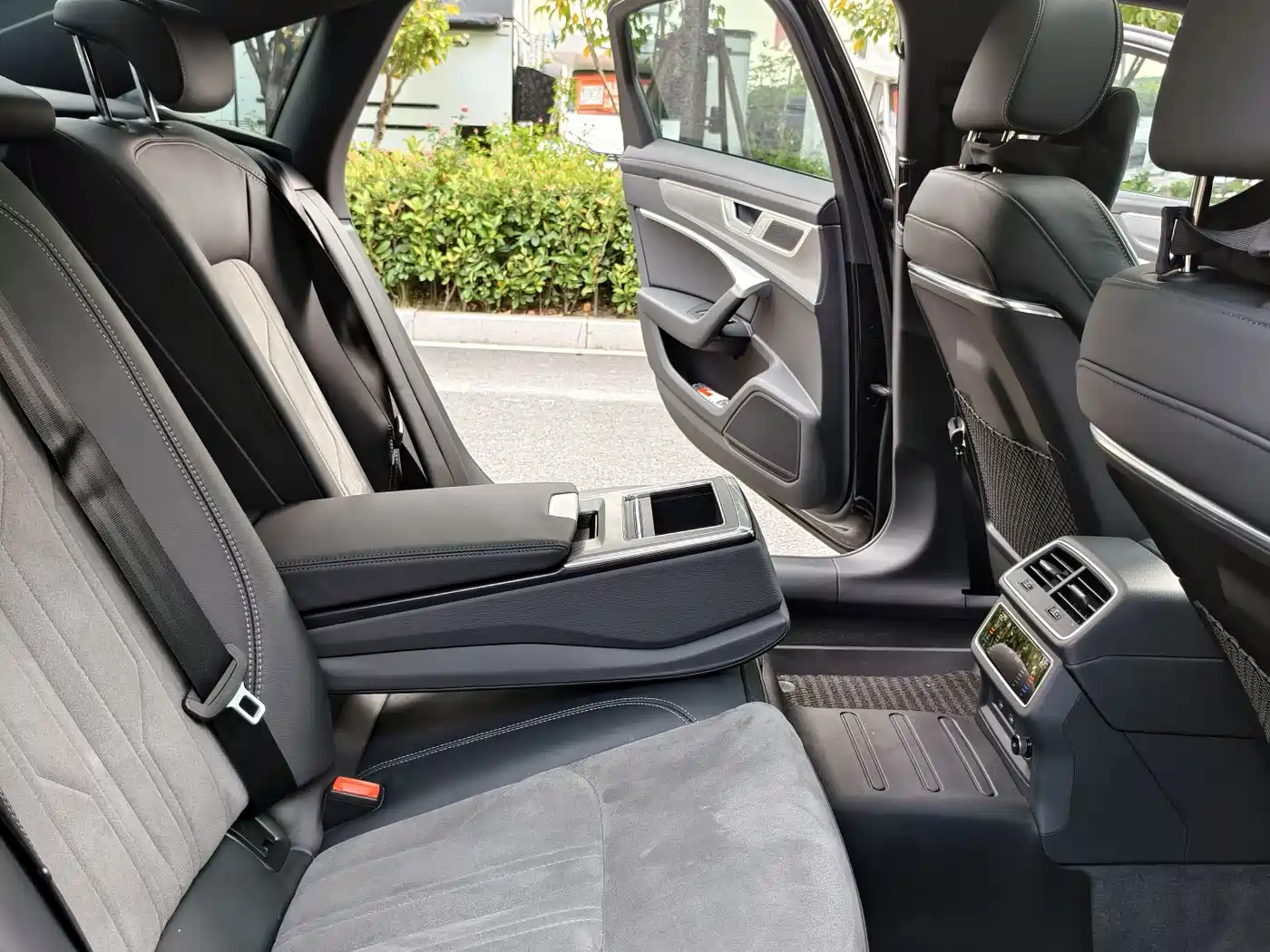 Фото 11 - Audi A6L