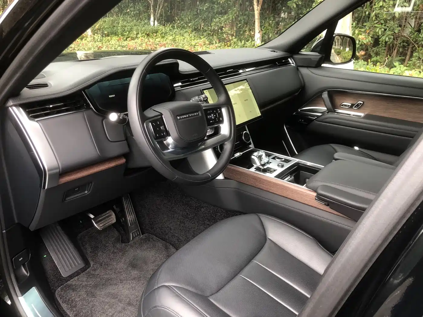 Land Rover Range Rover 2024 3.0 L6 400PS Exemplary Extended фото 10