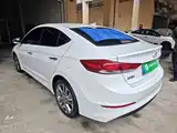 Фото 5 - Hyundai Elantra